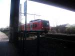 Hier sieht man den Rhein-Emscher Express nach Dsseldorf, er wird in wenigen Augenblicken seinen nchsten Bahnhof Kamen erreichen.