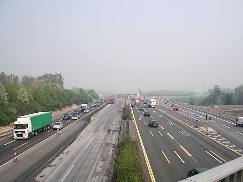 Hier sieht man die A1 in Richtung Hamburg/Puttgarden.Das Kamener Kreuz wird grade Grnderneuert und das Verkehrschaos ist komplett.